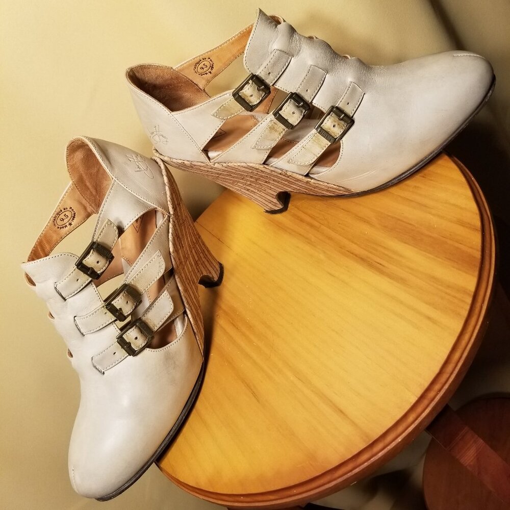 FLUEVOG Gray Farrah Sz 9.5 Adjustable Triple Strap Leather/Cork Wedge '70s Style - Picture 3 of 16